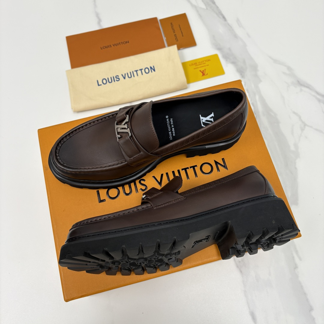💋💍L家新品  LOUI* 路易*威登   厚底乐福鞋 经典与潮流的双重演绎      以顶级工艺重塑男