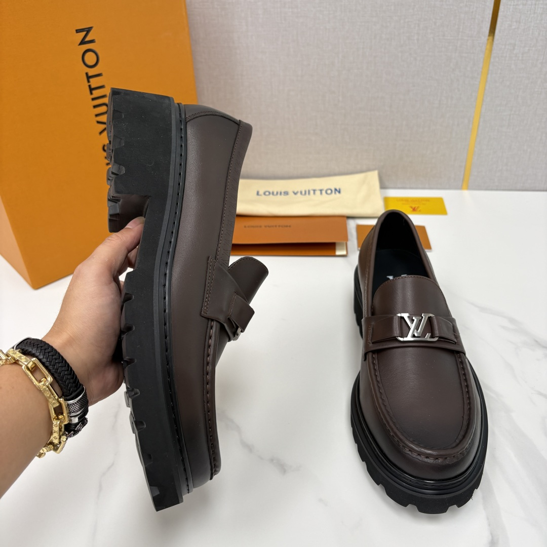 💋💍L家新品  LOUI* 路易*威登   厚底乐福鞋 经典与潮流的双重演绎      以顶级工艺重塑男