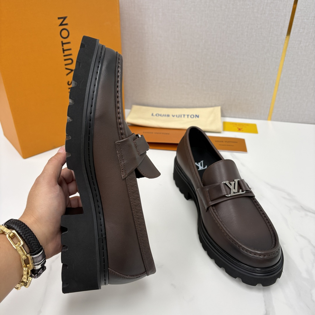 💋💍L家新品  LOUI* 路易*威登   厚底乐福鞋 经典与潮流的双重演绎      以顶级工艺重塑男