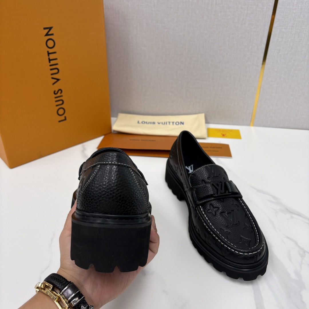 💋💍L家新品  LOUI* 路易*威登   厚底乐福鞋 经典与潮流的双重演绎      以顶级工艺重塑男