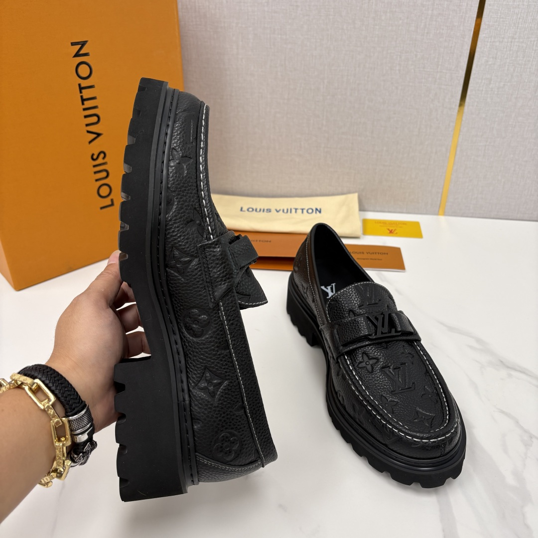 💋💍L家新品  LOUI* 路易*威登   厚底乐福鞋 经典与潮流的双重演绎      以顶级工艺重塑男
