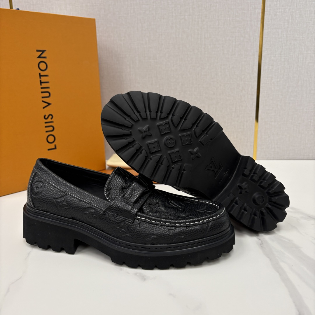 💋💍L家新品  LOUI* 路易*威登   厚底乐福鞋 经典与潮流的双重演绎      以顶级工艺重塑男