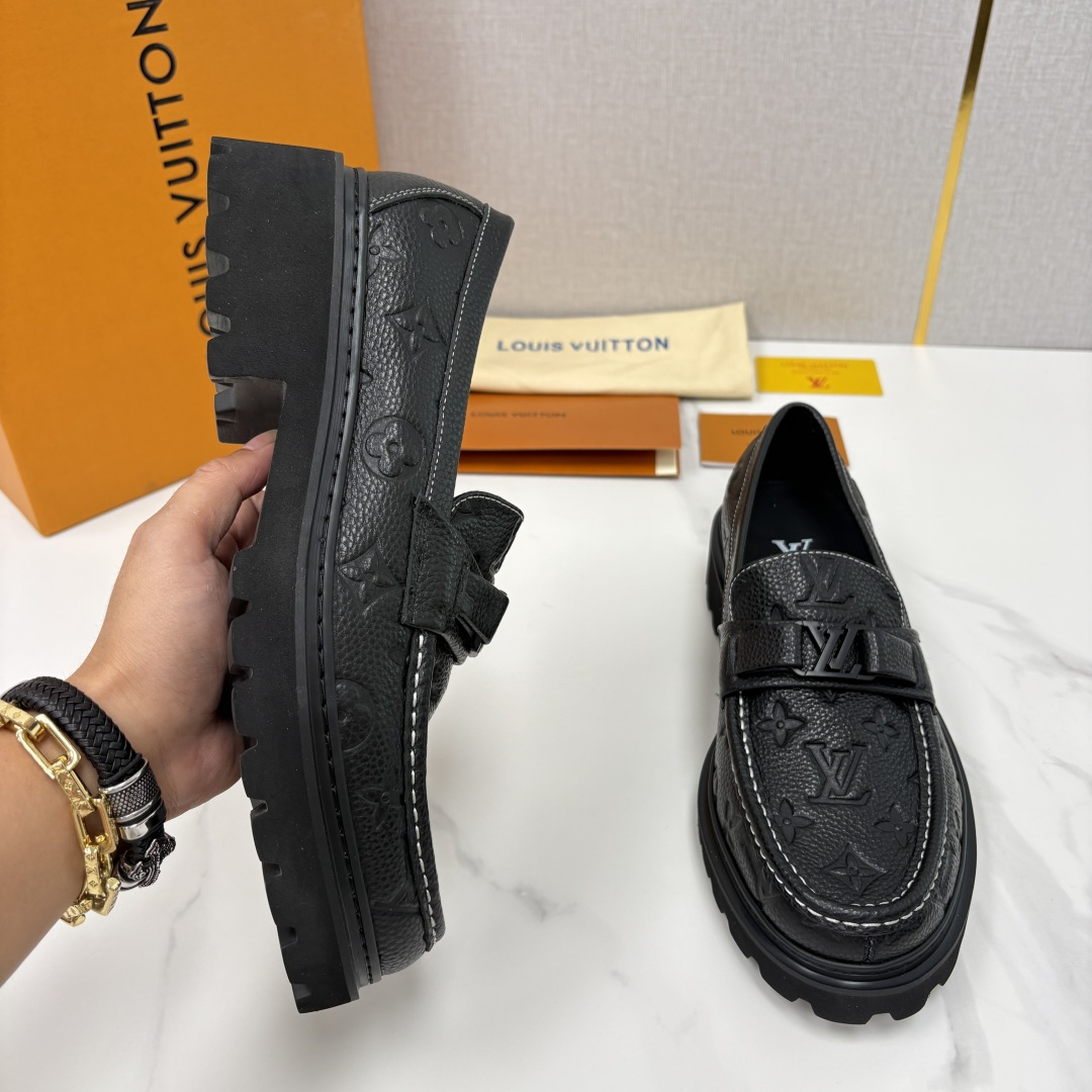 💋💍L家新品  LOUI* 路易*威登   厚底乐福鞋 经典与潮流的双重演绎      以顶级工艺重塑男