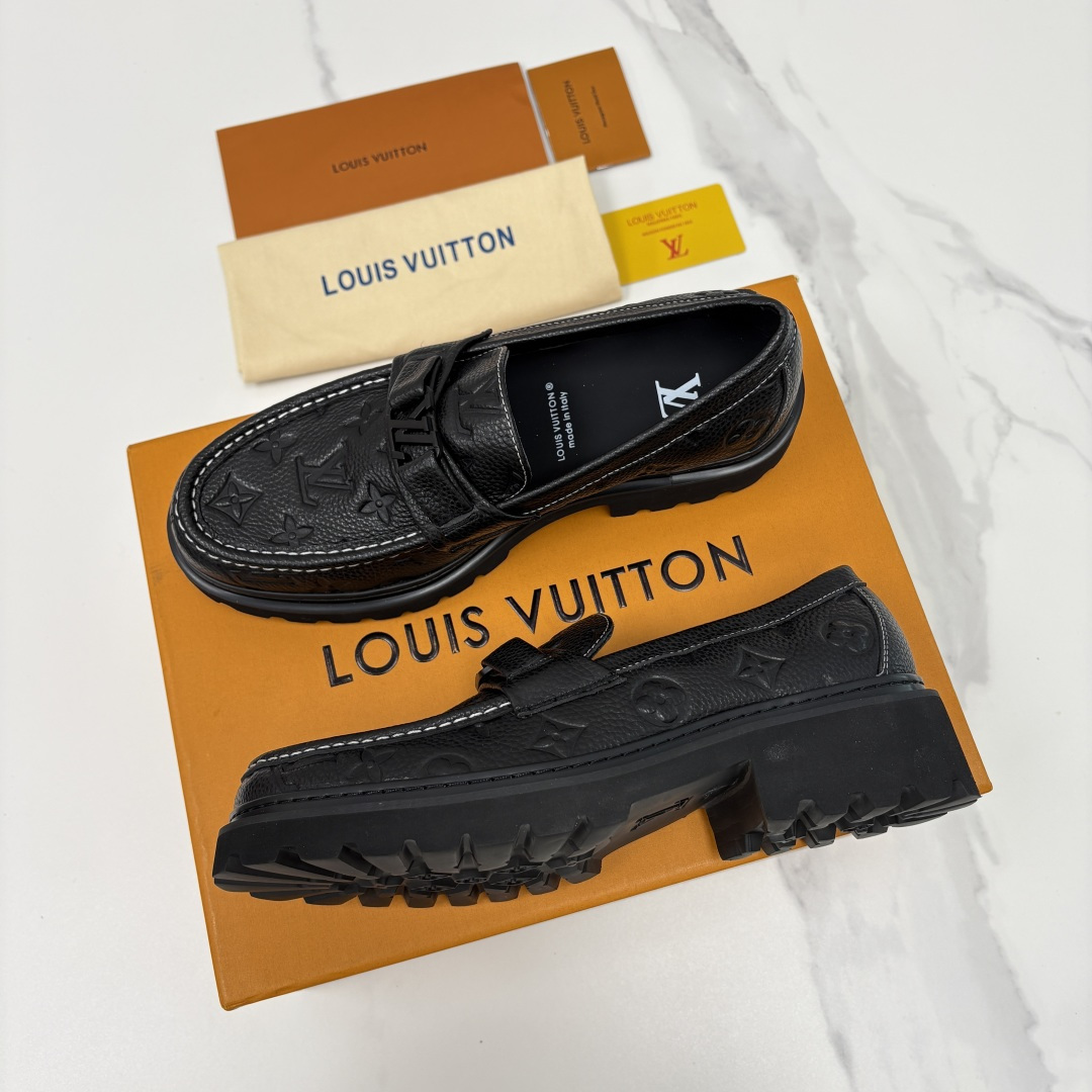💋💍L家新品  LOUI* 路易*威登   厚底乐福鞋 经典与潮流的双重演绎      以顶级工艺重塑男