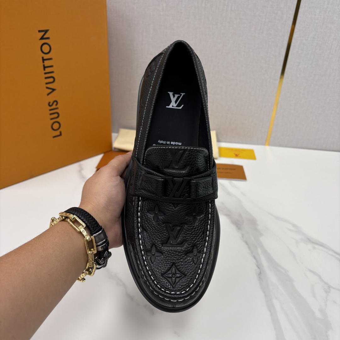 💋💍L家新品  LOUI* 路易*威登   厚底乐福鞋 经典与潮流的双重演绎      以顶级工艺重塑男
