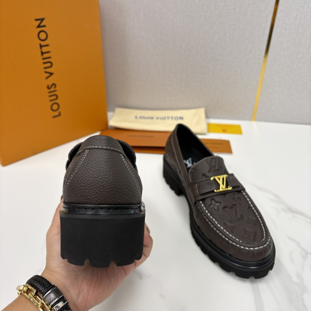 💋💍L家新品  LOUI* 路易*威登   厚底乐福鞋 经典与潮流的双重演绎      以顶级工艺重塑男