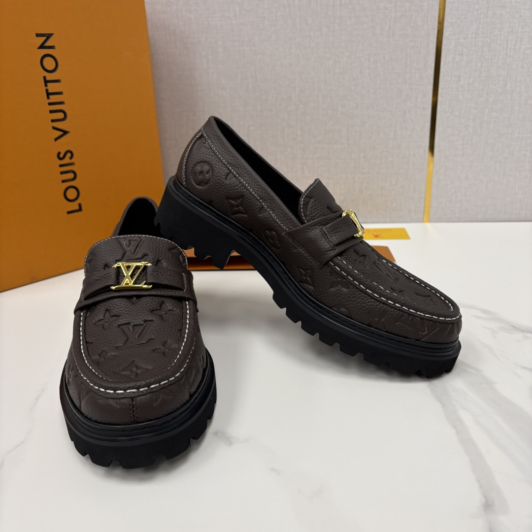 💋💍L家新品  LOUI* 路易*威登   厚底乐福鞋 经典与潮流的双重演绎      以顶级工艺重塑男
