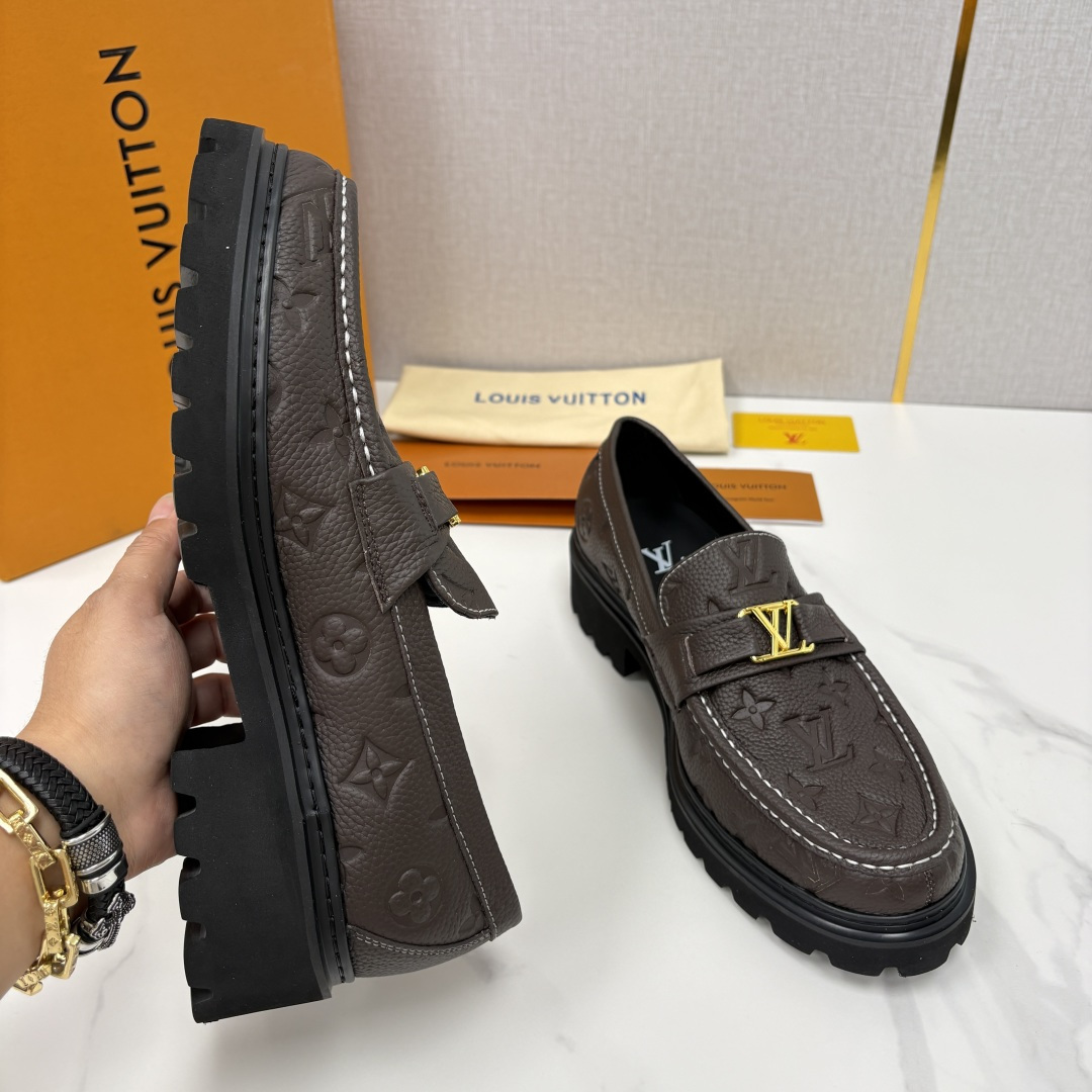 💋💍L家新品  LOUI* 路易*威登   厚底乐福鞋 经典与潮流的双重演绎      以顶级工艺重塑男