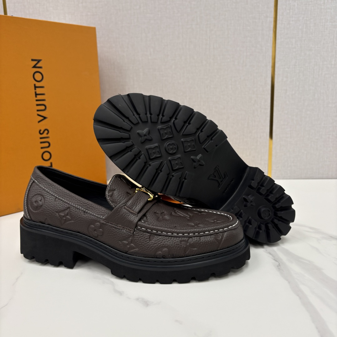 💋💍L家新品  LOUI* 路易*威登   厚底乐福鞋 经典与潮流的双重演绎      以顶级工艺重塑男