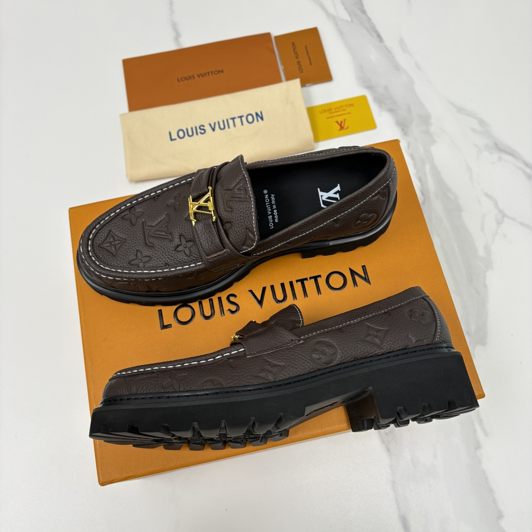 💋💍L家新品  LOUI* 路易*威登   厚底乐福鞋 经典与潮流的双重演绎      以顶级工艺重塑男