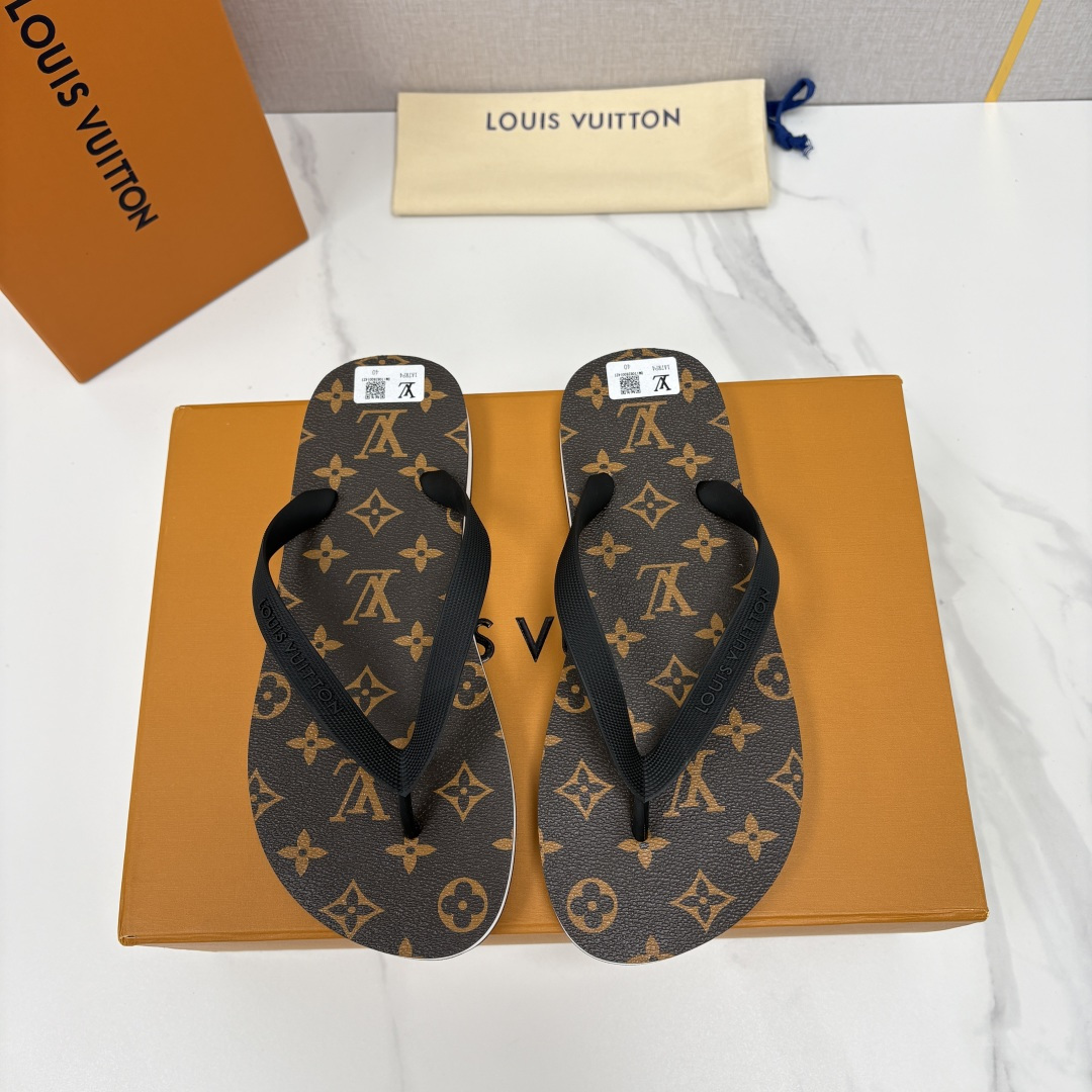 💋💍 L家经典款  代购级 ☄️L*V最新款人字拖鞋齐码现货。Molitor 拖鞋采用全防水橡胶打造轻盈