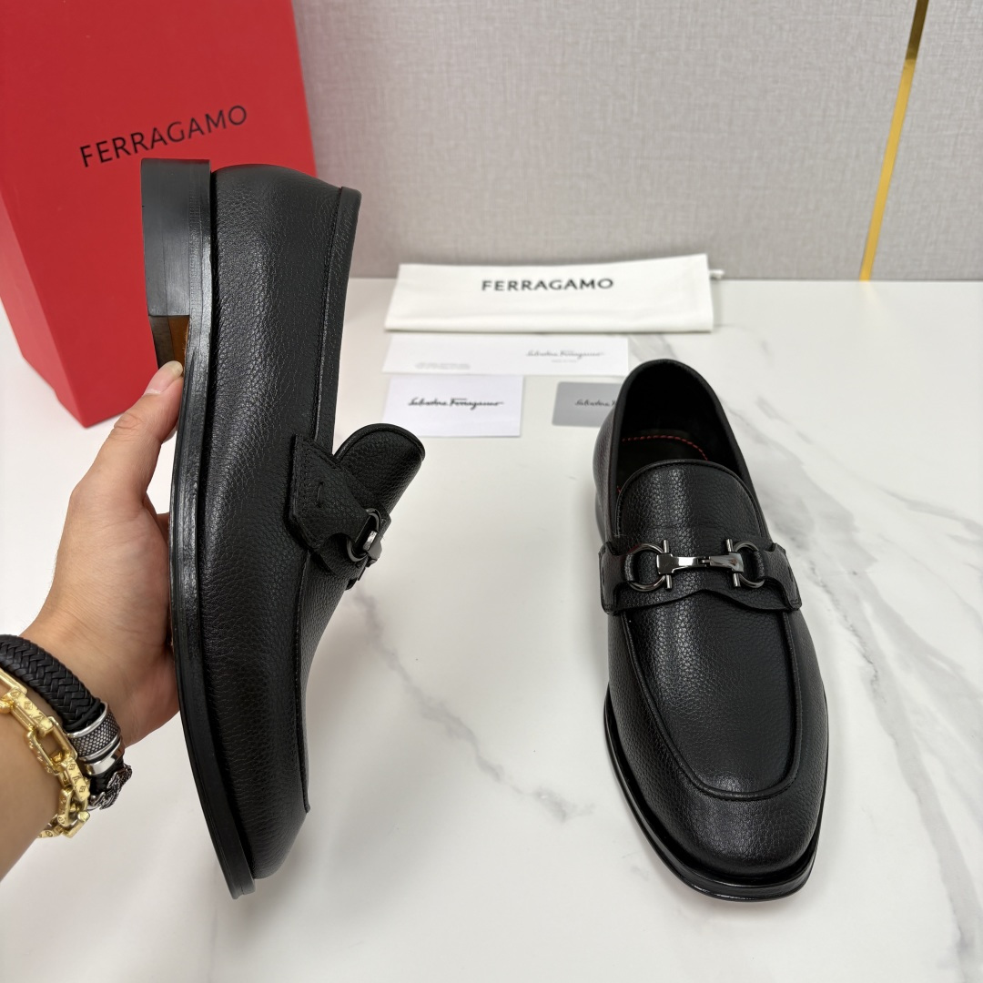💋💍 SF 菲拉** 专柜同步新款 男士便鞋 可休闲可正装莫卡辛乐福皮鞋  经典造型体现正装时髦魅力，全