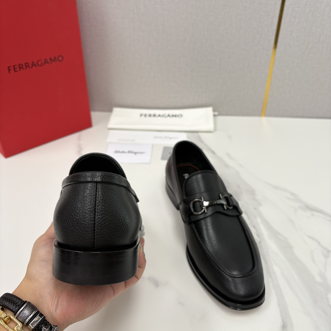 💋💍 SF 菲拉** 专柜同步新款 男士便鞋 可休闲可正装莫卡辛乐福皮鞋  经典造型体现正装时髦魅力，全