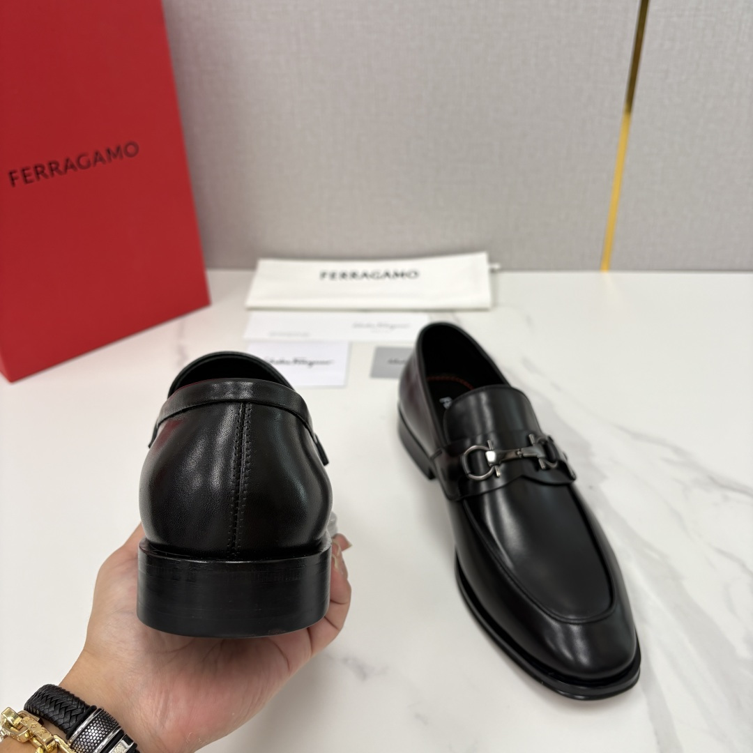 💋💍 SF 菲拉** 专柜同步新款 男士便鞋 可休闲可正装莫卡辛乐福皮鞋  经典造型体现正装时髦魅力，全