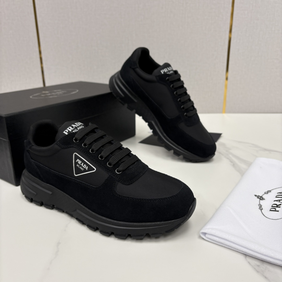 💋💍P家 普拉-达 PRAX 1 Re-Nylon 再生尼龙和亮面皮革运动鞋 官方7，200 采用进口开