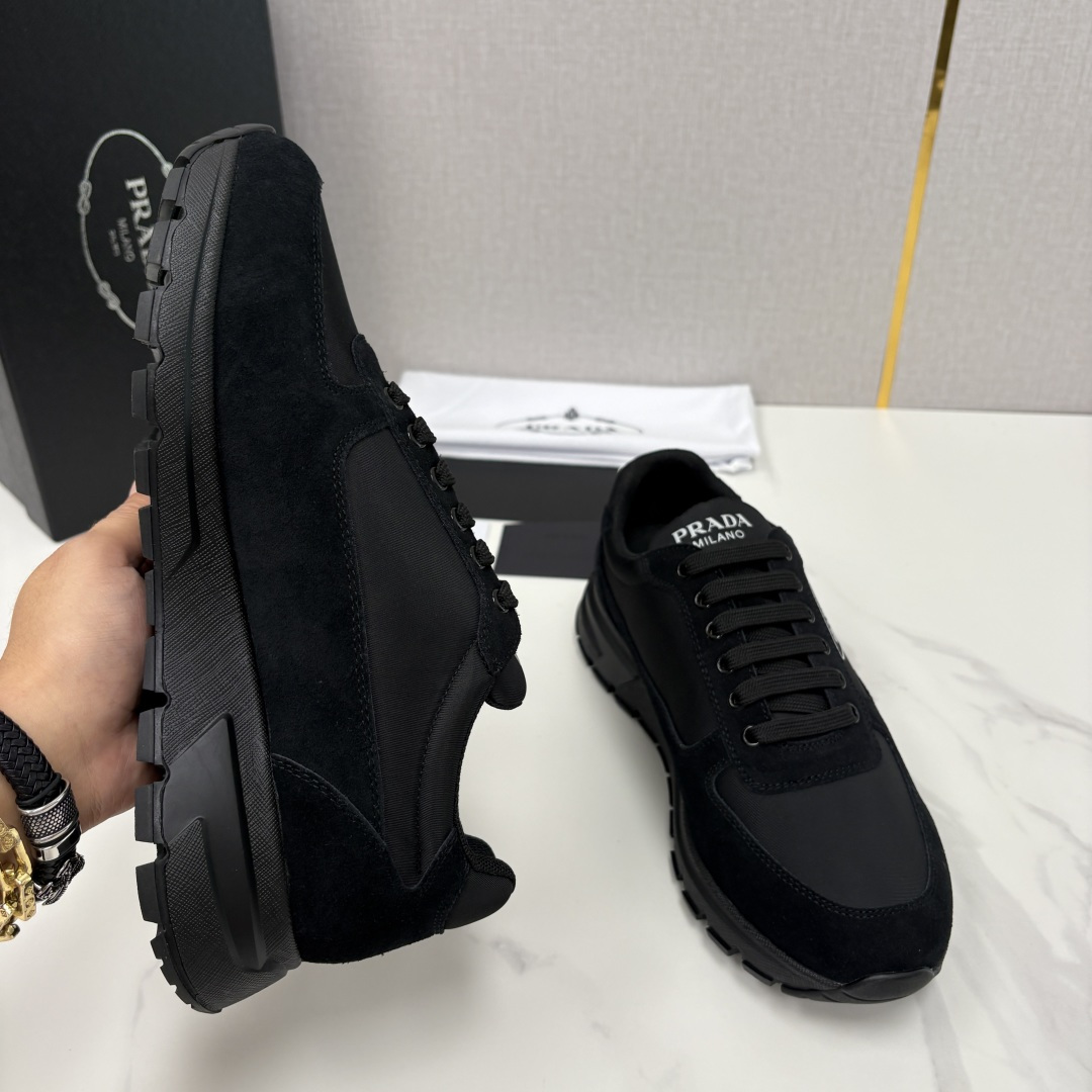 💋💍P家 普拉-达 PRAX 1 Re-Nylon 再生尼龙和亮面皮革运动鞋 官方7，200 采用进口开