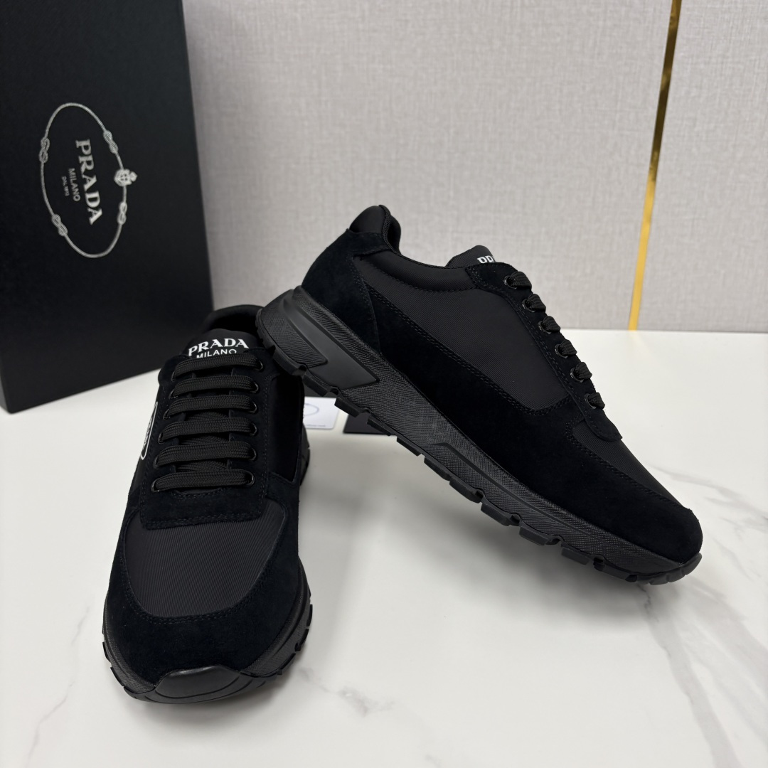 💋💍P家 普拉-达 PRAX 1 Re-Nylon 再生尼龙和亮面皮革运动鞋 官方7，200 采用进口开