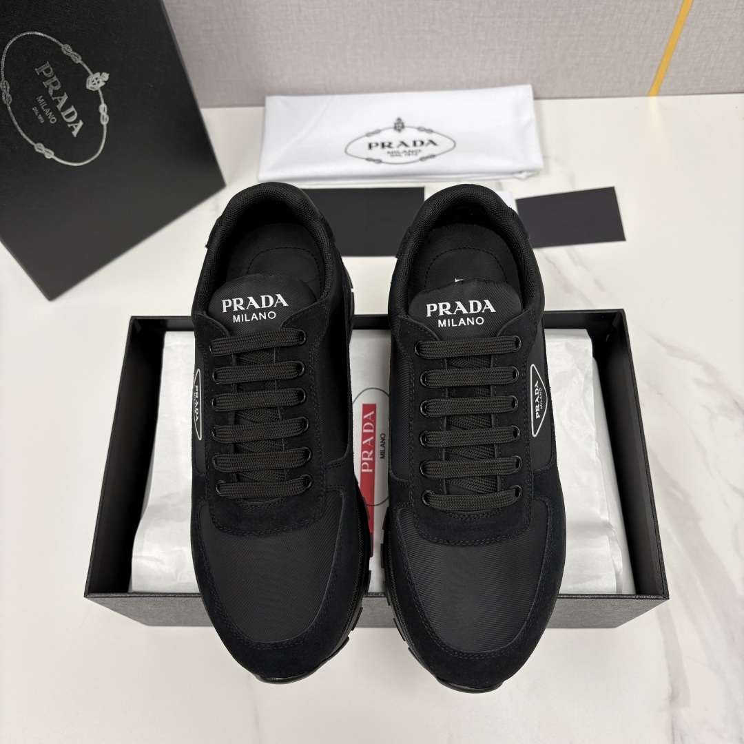 💋💍P家 普拉-达 PRAX 1 Re-Nylon 再生尼龙和亮面皮革运动鞋 官方7，200 采用进口开