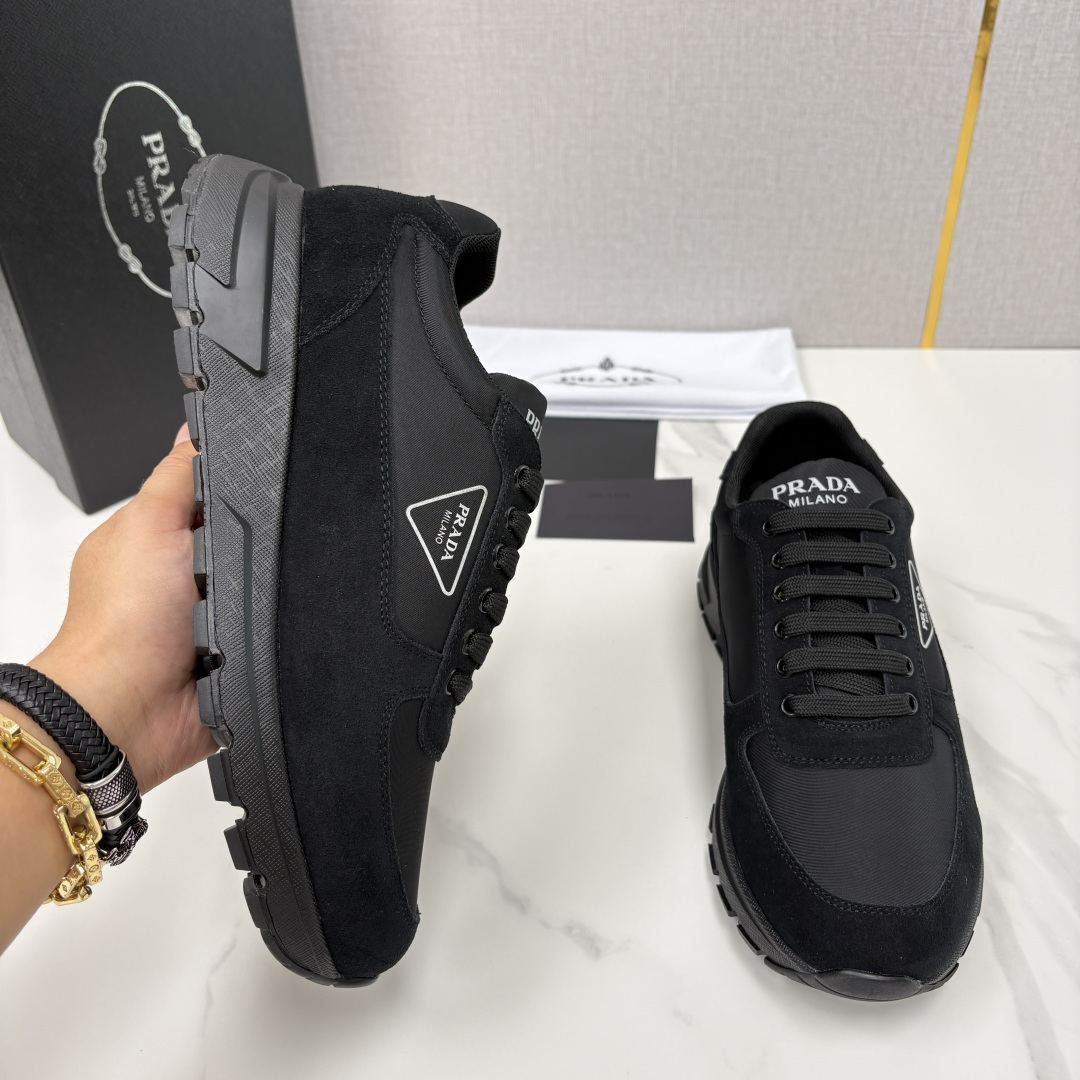 💋💍P家 普拉-达 PRAX 1 Re-Nylon 再生尼龙和亮面皮革运动鞋 官方7，200 采用进口开
