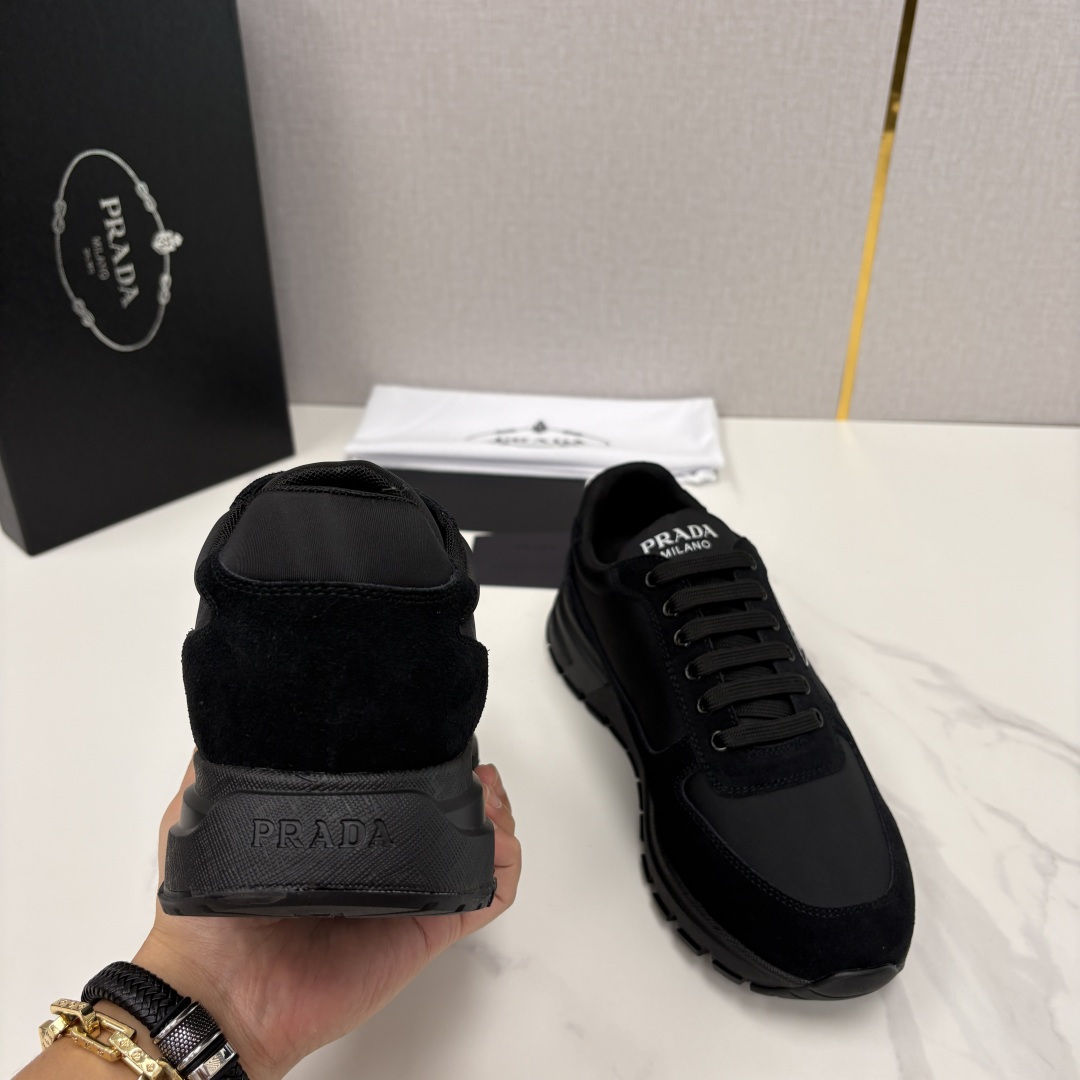 💋💍P家 普拉-达 PRAX 1 Re-Nylon 再生尼龙和亮面皮革运动鞋 官方7，200 采用进口开