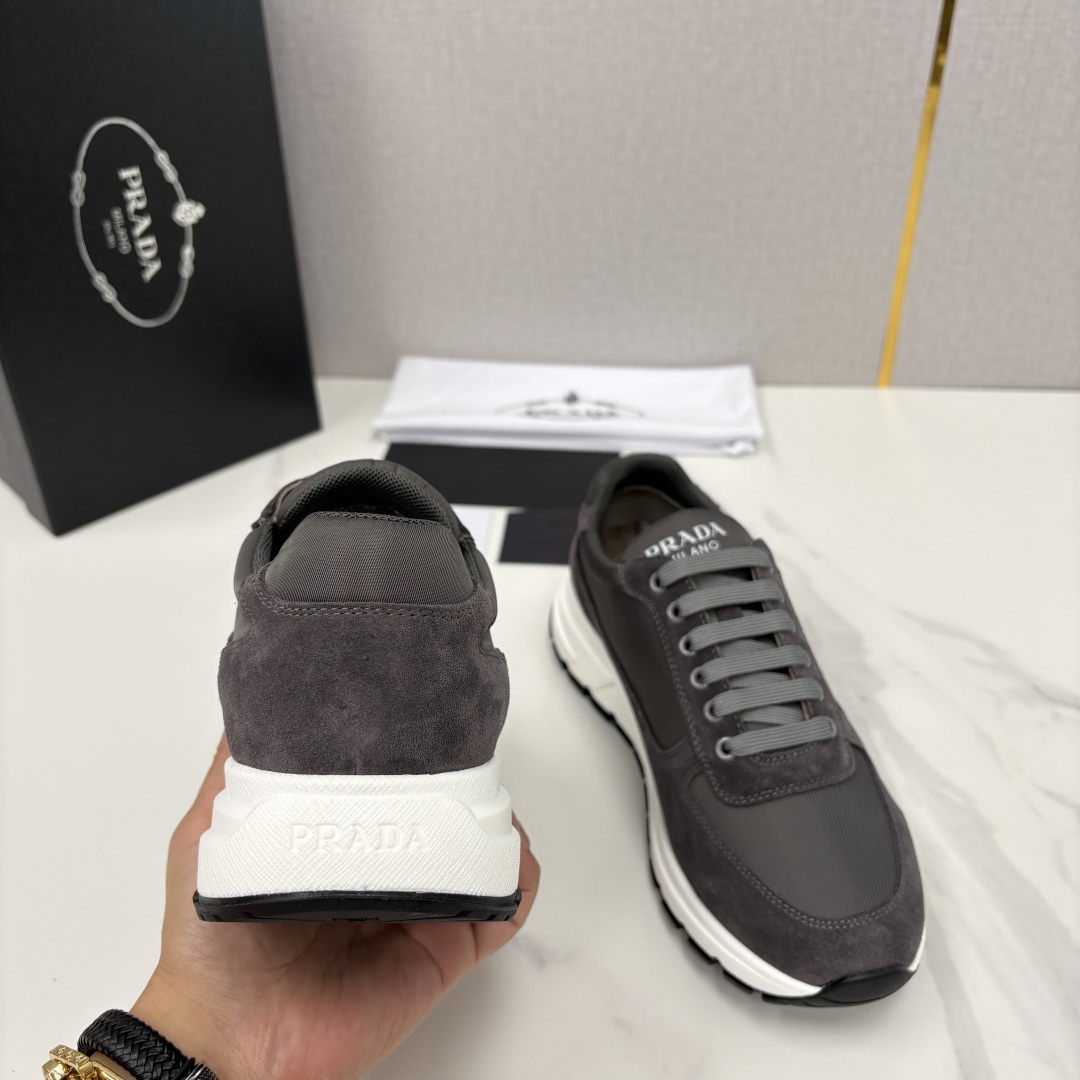 💋💍P家 普拉-达 PRAX 1 Re-Nylon 再生尼龙和亮面皮革运动鞋 官方7，200 采用进口开