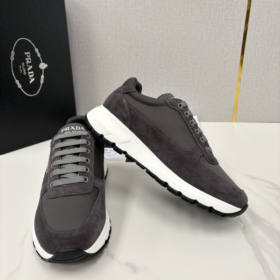 💋💍P家 普拉-达 PRAX 1 Re-Nylon 再生尼龙和亮面皮革运动鞋 官方7，200 采用进口开