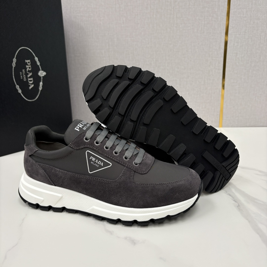 💋💍P家 普拉-达 PRAX 1 Re-Nylon 再生尼龙和亮面皮革运动鞋 官方7，200 采用进口开