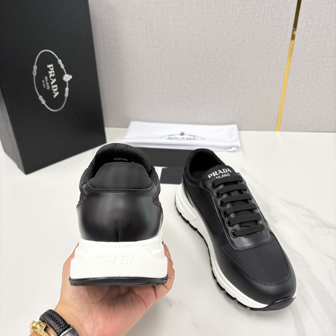 💋💍P家 普拉-达 PRAX 1 Re-Nylon 再生尼龙和亮面皮革运动鞋 官方7，200 采用进口开