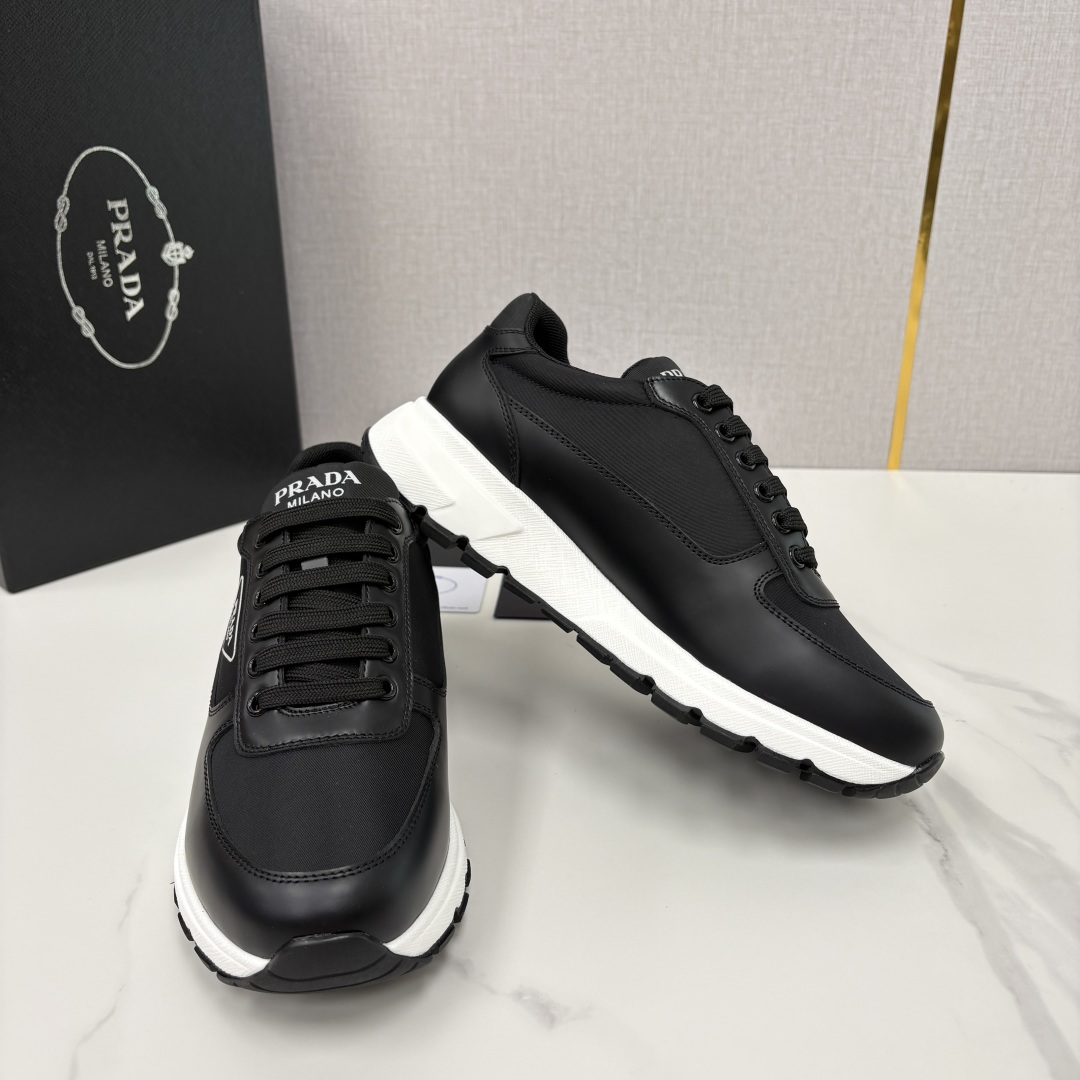 💋💍P家 普拉-达 PRAX 1 Re-Nylon 再生尼龙和亮面皮革运动鞋 官方7，200 采用进口开