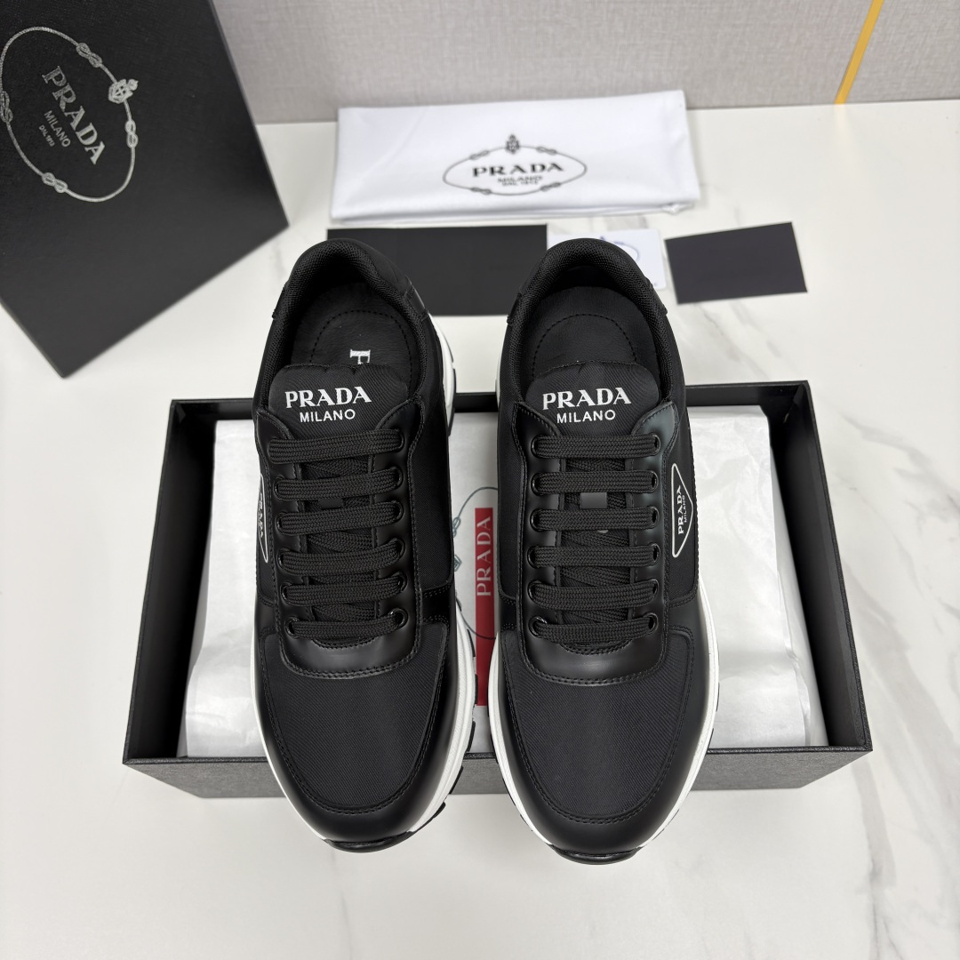 💋💍P家 普拉-达 PRAX 1 Re-Nylon 再生尼龙和亮面皮革运动鞋 官方7，200 采用进口开
