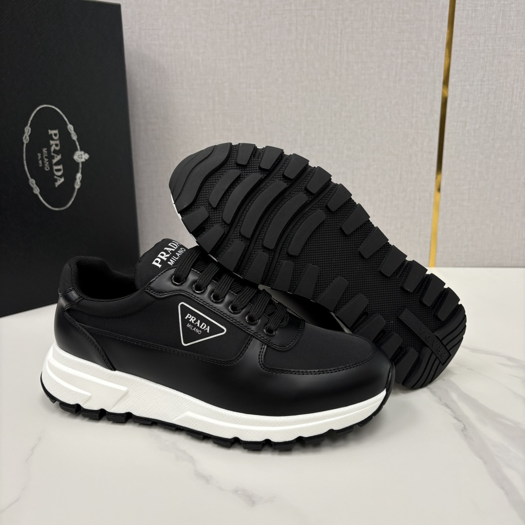 💋💍P家 普拉-达 PRAX 1 Re-Nylon 再生尼龙和亮面皮革运动鞋 官方7，200 采用进口开