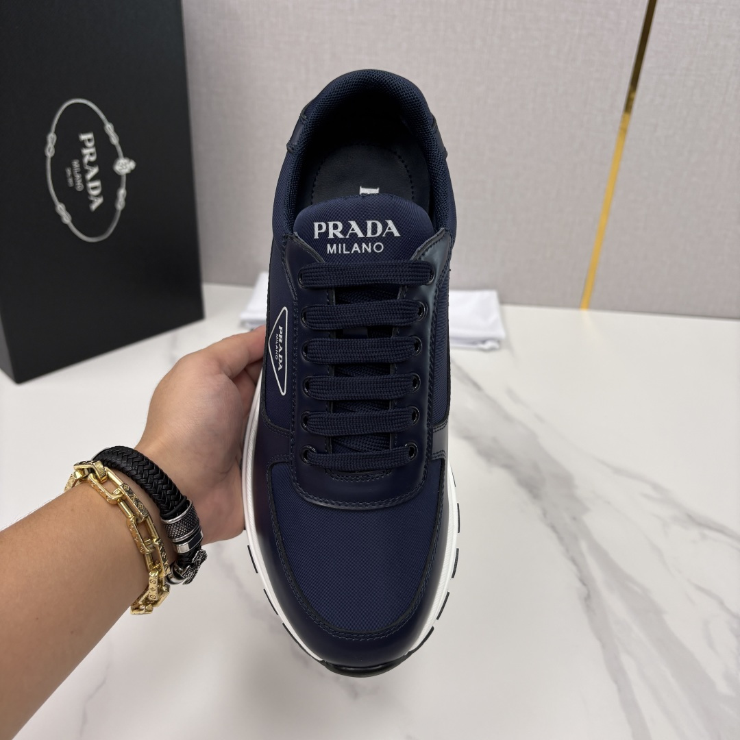 💋💍P家 普拉-达 PRAX 1 Re-Nylon 再生尼龙和亮面皮革运动鞋 官方7，200 采用进口开