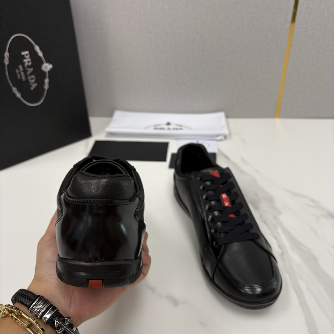 💋💍P家   Prad* 普拉达  新品运动鞋板鞋  官方  8,600   这款皮革运动鞋多角度轻巧跃