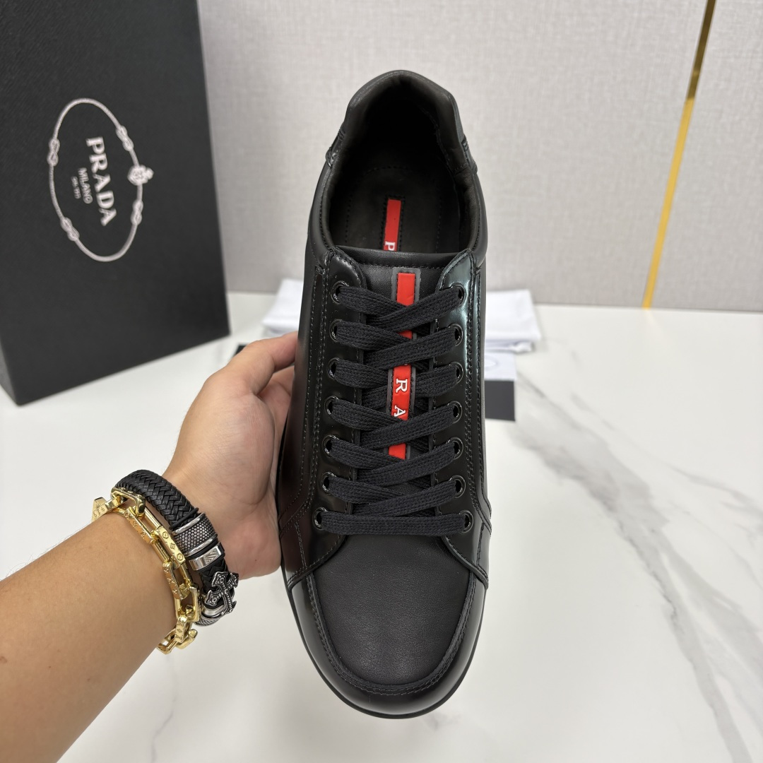 💋💍P家   Prad* 普拉达  新品运动鞋板鞋  官方  8,600   这款皮革运动鞋多角度轻巧跃