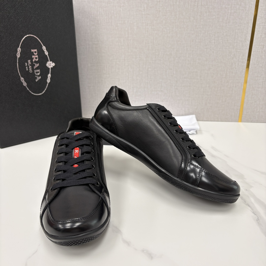 💋💍P家   Prad* 普拉达  新品运动鞋板鞋  官方  8,600   这款皮革运动鞋多角度轻巧跃