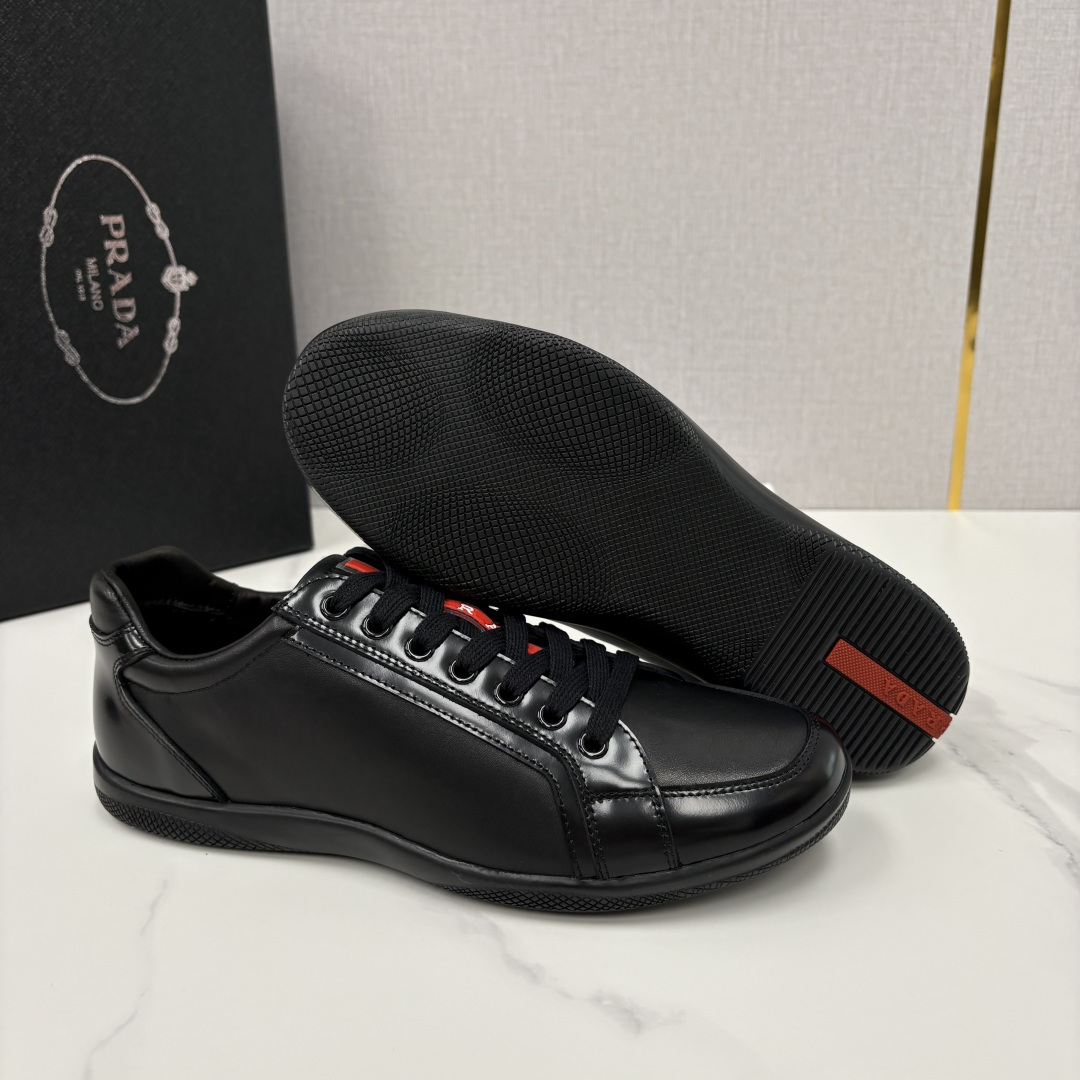 💋💍P家   Prad* 普拉达  新品运动鞋板鞋  官方  8,600   这款皮革运动鞋多角度轻巧跃