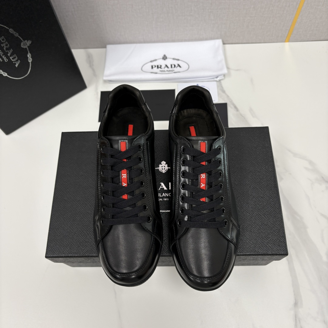 💋💍P家   Prad* 普拉达  新品运动鞋板鞋  官方  8,600   这款皮革运动鞋多角度轻巧跃
