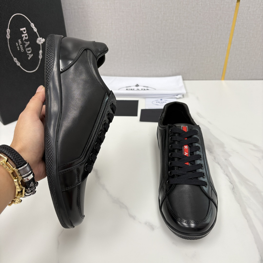 💋💍P家   Prad* 普拉达  新品运动鞋板鞋  官方  8,600   这款皮革运动鞋多角度轻巧跃