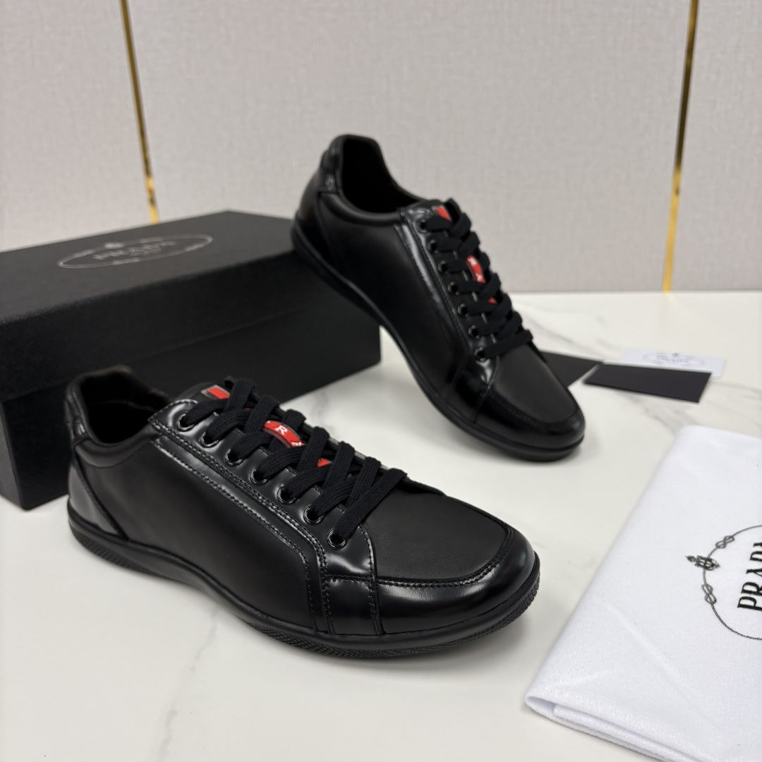 💋💍P家   Prad* 普拉达  新品运动鞋板鞋  官方  8,600   这款皮革运动鞋多角度轻巧跃