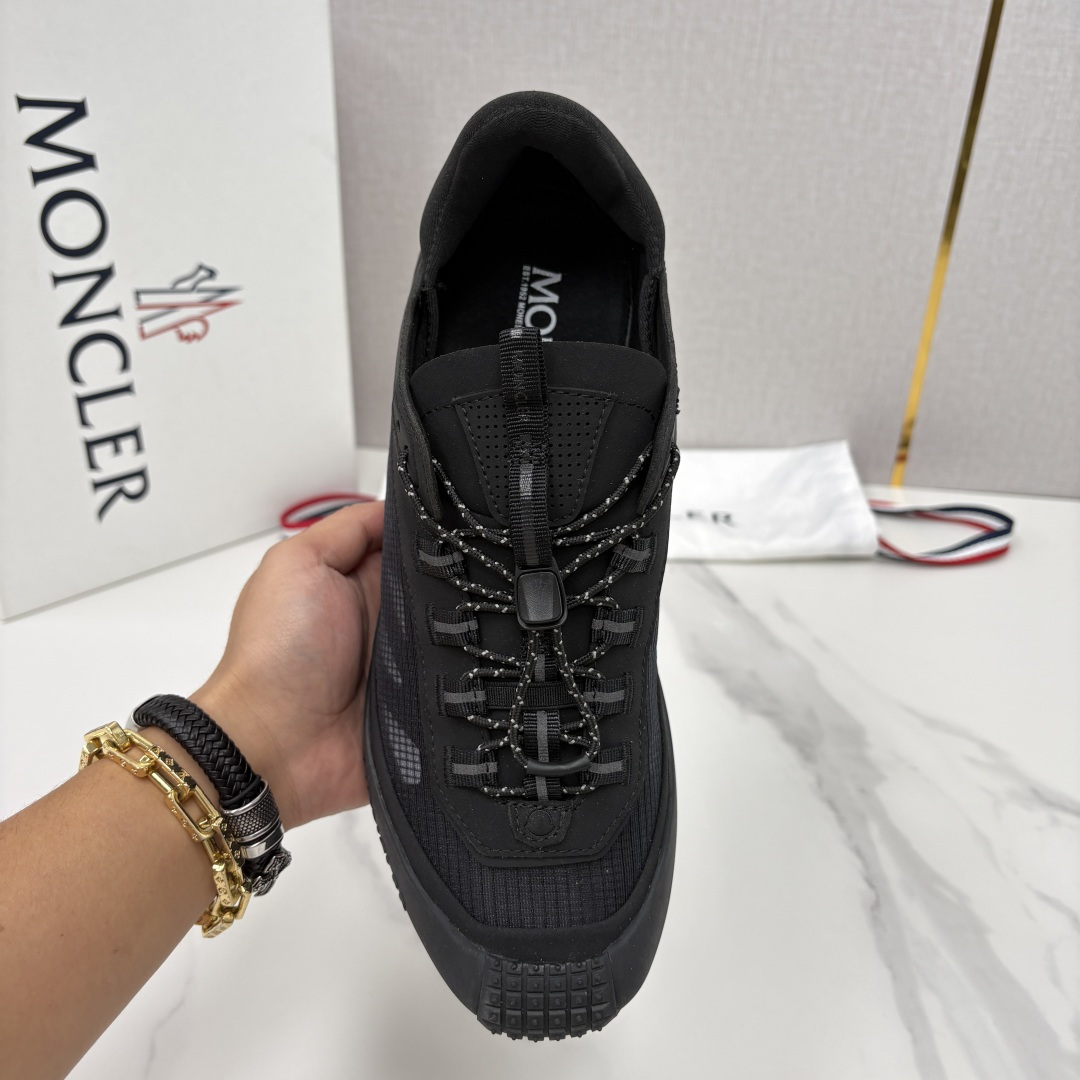 💋💍Moncle*   蒙-口   新品上新  男士运动鞋   官方 此款套穿式运动鞋的灵感源自品牌DN
