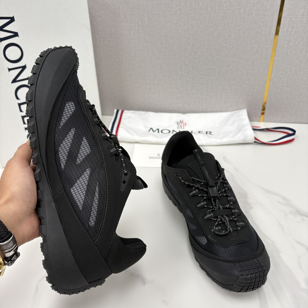 💋💍Moncle*   蒙-口   新品上新  男士运动鞋   官方 此款套穿式运动鞋的灵感源自品牌DN
