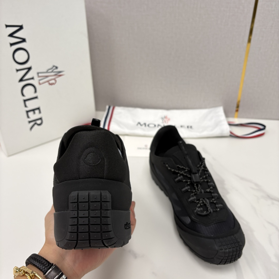 💋💍Moncle*   蒙-口   新品上新  男士运动鞋   官方 此款套穿式运动鞋的灵感源自品牌DN