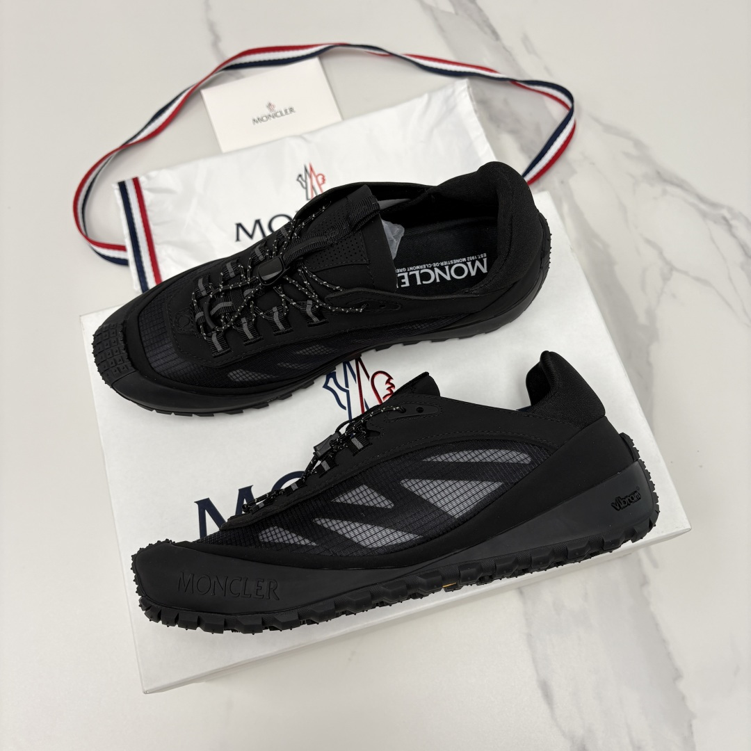 💋💍Moncle*   蒙-口   新品上新  男士运动鞋   官方 此款套穿式运动鞋的灵感源自品牌DN