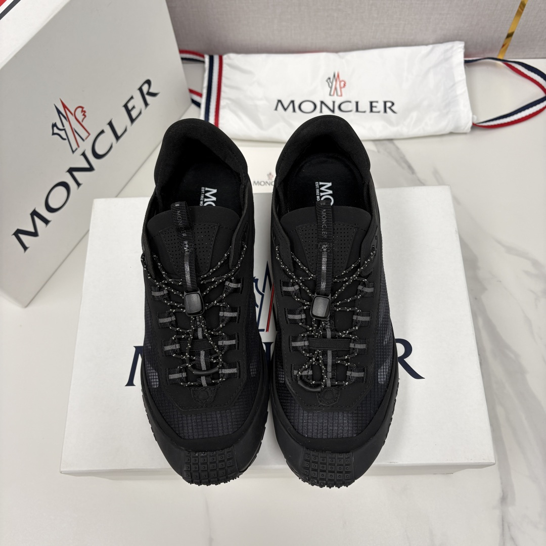 💋💍Moncle*   蒙-口   新品上新  男士运动鞋   官方 此款套穿式运动鞋的灵感源自品牌DN