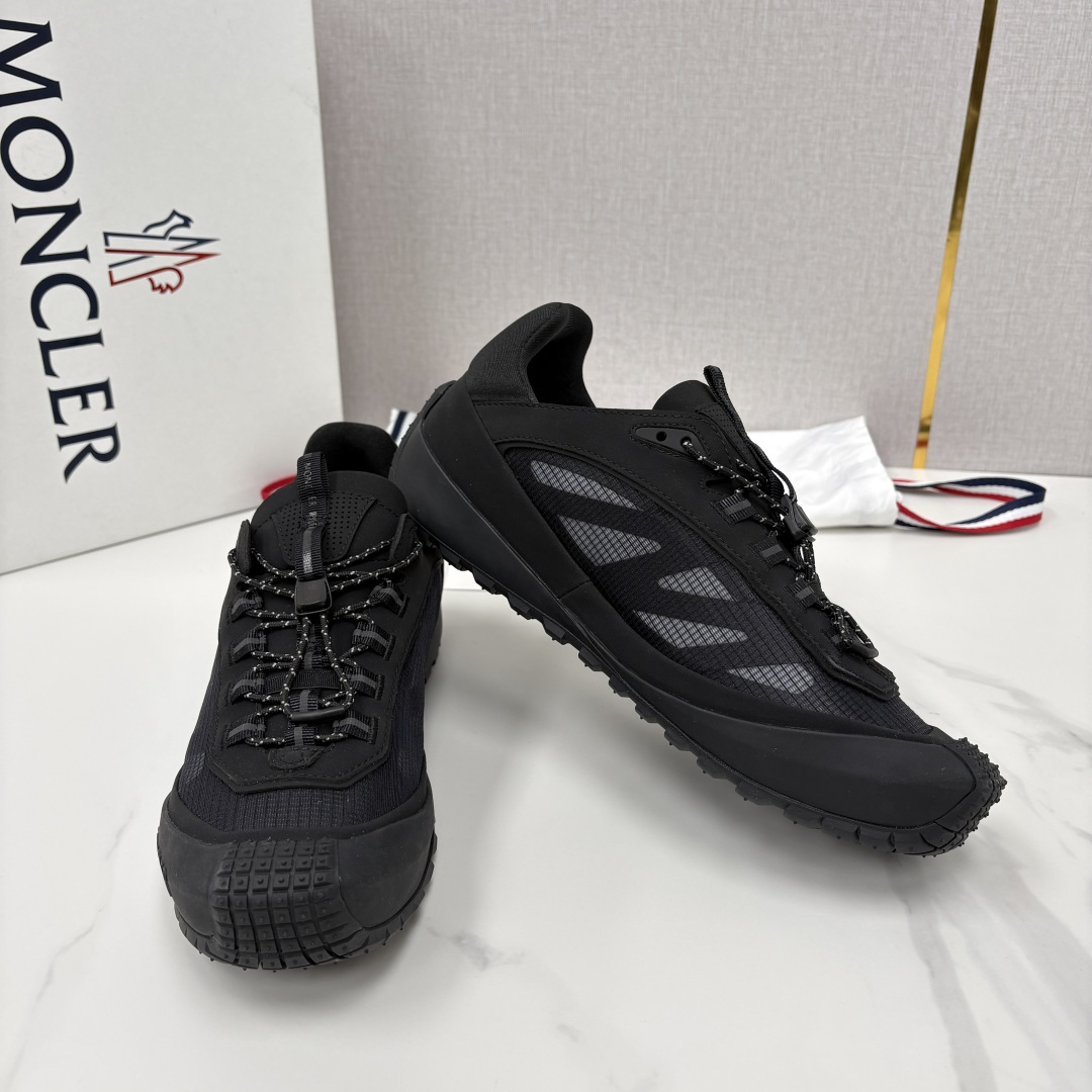 💋💍Moncle*   蒙-口   新品上新  男士运动鞋   官方 此款套穿式运动鞋的灵感源自品牌DN