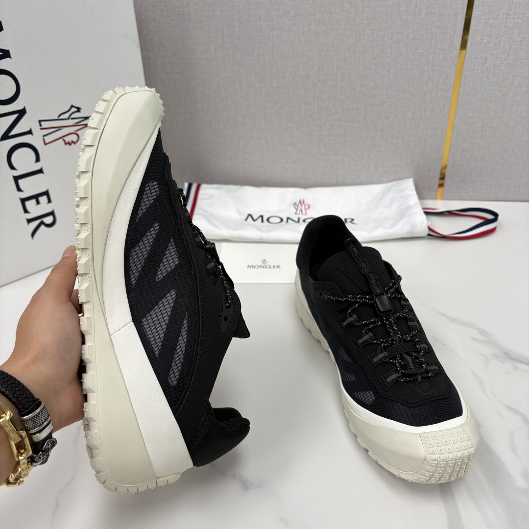 💋💍Moncle*   蒙-口   新品上新  男士运动鞋   官方 此款套穿式运动鞋的灵感源自品牌DN