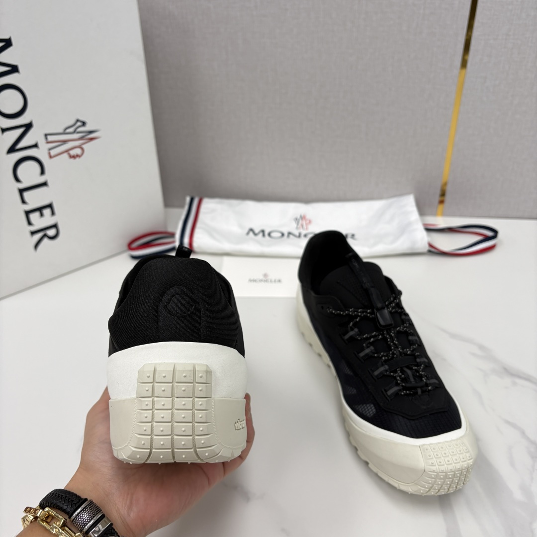 💋💍Moncle*   蒙-口   新品上新  男士运动鞋   官方 此款套穿式运动鞋的灵感源自品牌DN