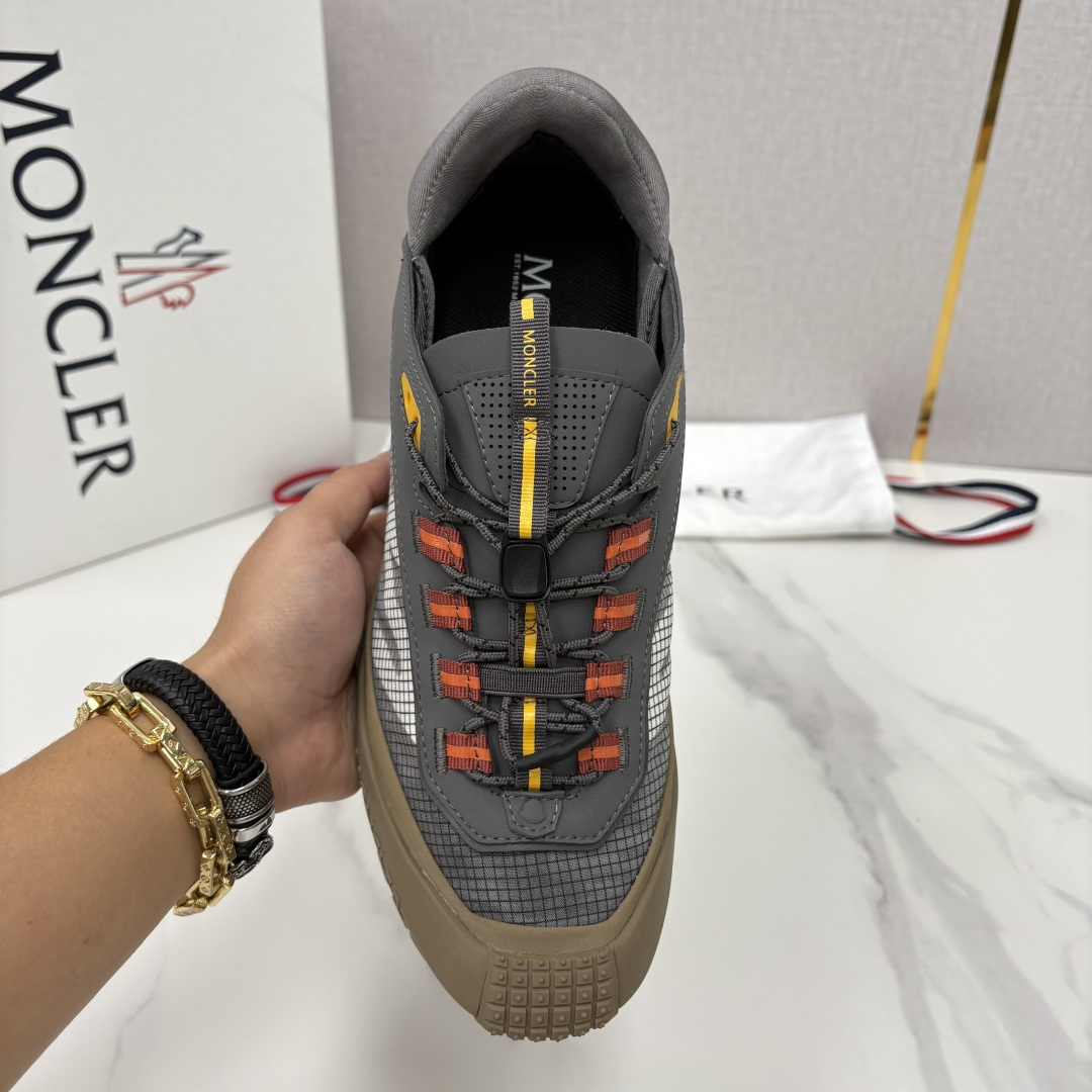 💋💍Moncle*   蒙-口   新品上新  男士运动鞋   官方 此款套穿式运动鞋的灵感源自品牌DN