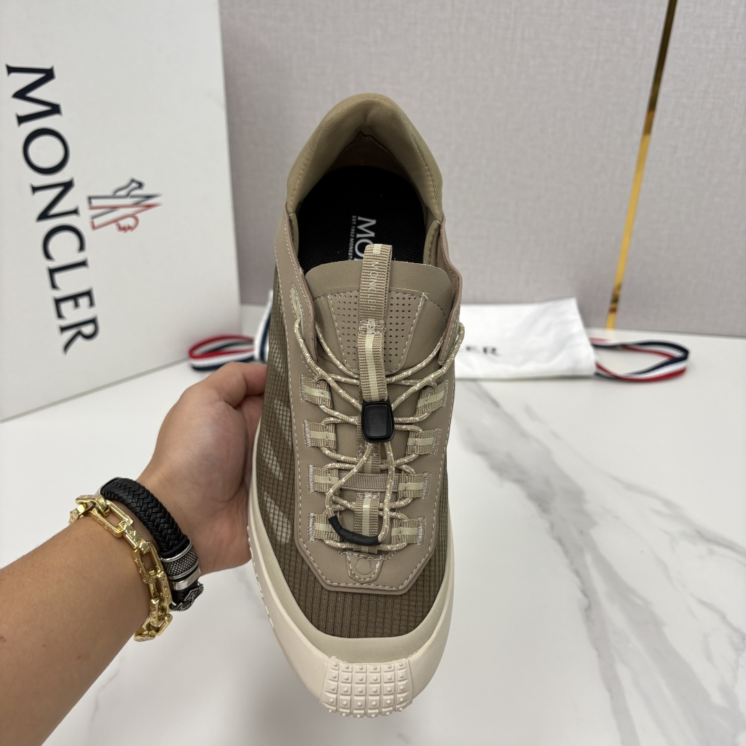 💋💍Moncle*   蒙-口   新品上新  男士运动鞋   官方 此款套穿式运动鞋的灵感源自品牌DN