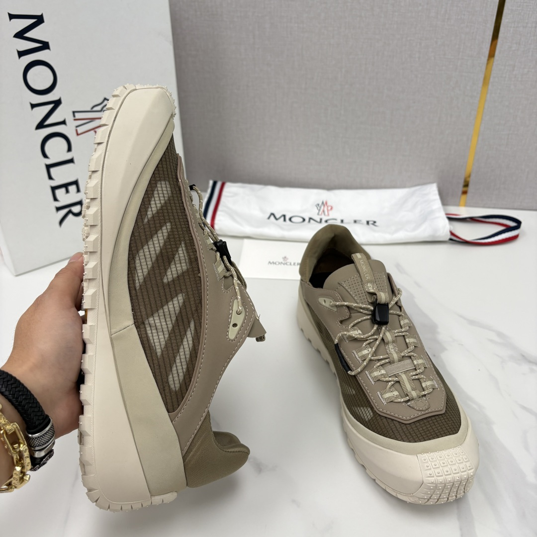 💋💍Moncle*   蒙-口   新品上新  男士运动鞋   官方 此款套穿式运动鞋的灵感源自品牌DN